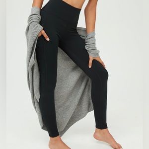 OFFLINE By Aerie Warm Up High Waisted Pocket Legging Size Large